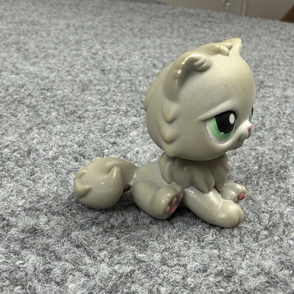Hasbro Littlest Pet Shop Gray Persian Cat Figure #82 2007 Green Eyes LPS Toy